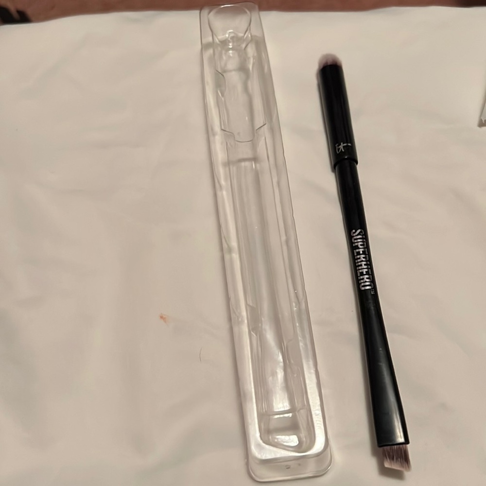 It cosmetics superhero brush . New . Purchased at macys.nonsmoking home. NWOT